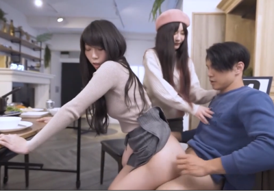 Thanh niên may mắn nhất năm được yêu hai em lồn đẹp